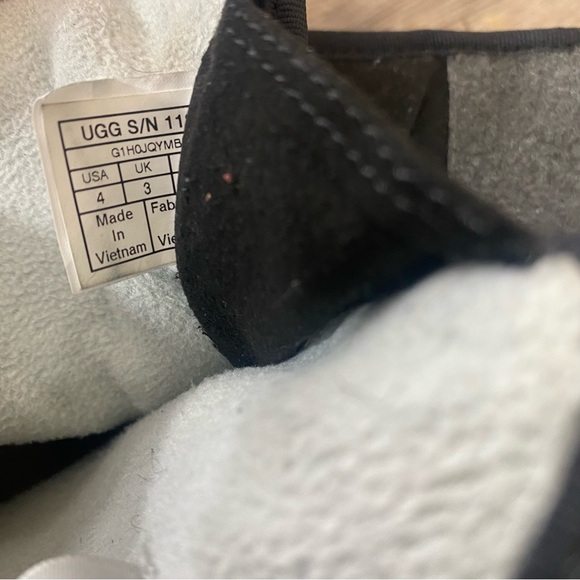 UGG Boots Toty Weather Unisex Size 4 Big Kids Black & Gray Waterproof Outdoors - Picture 10 of 10